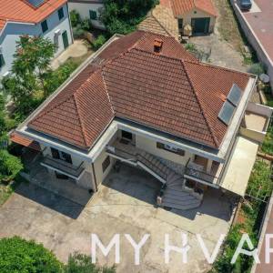 Kuća sa više stanova u Vrboskoj