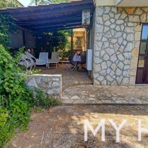 Kuća sa više stanova u Vrboskoj