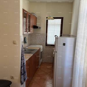 Kuća u centru Marčane s 2 stana, konobom i radionom