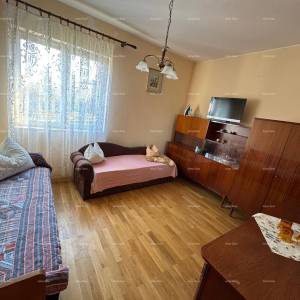 Kuća u centru Marčane s 2 stana, konobom i radionom