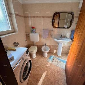 Kuća u centru Marčane s 2 stana, konobom i radionom