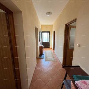 Kuća u centru Marčane s 2 stana, konobom i radionom