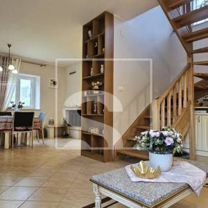 Kuća u srcu prirode, okružena zelenilom