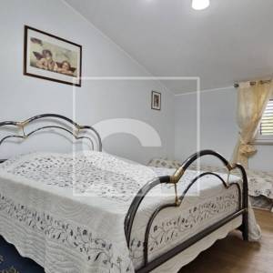 Kuća u srcu prirode, okružena zelenilom