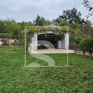 Kuća u srcu prirode, okružena zelenilom