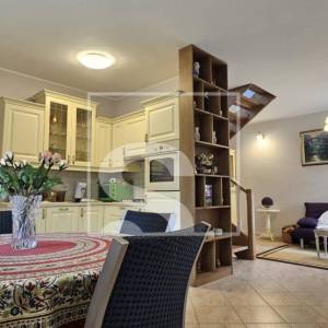 Kuća u srcu prirode, okružena zelenilom