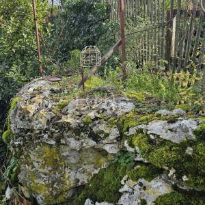 Kuća za adaptaciju sa dodatnim objektom i gr.terenom,LABIN okolica