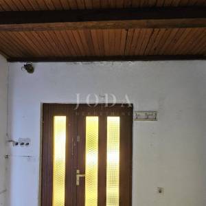 Kuća za adaptaciju sa dodatnim objektom i gr.terenom,LABIN okolica