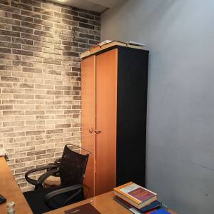 KVATRIĆ - PRILIKA - PRODAJA 3 STOLA, 3 STOLICE I ORMAR ZA URED!