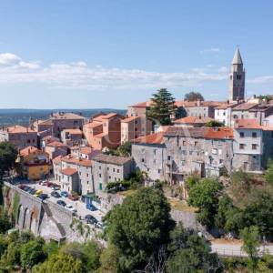 Labin, kuća sa očaravajućim pogledom na more, projektom i građevinskom dozvolom za gradnju hotela