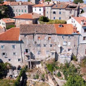 Labin, kuća sa očaravajućim pogledom na more, projektom i građevinskom dozvolom za gradnju hotela