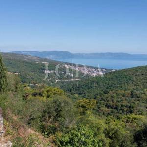 Labin, kuća sa očaravajućim pogledom na more, projektom i građevinskom dozvolom za gradnju hotela