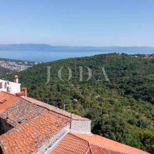 Labin, kuća sa očaravajućim pogledom na more, projektom i građevinskom dozvolom za gradnju hotela