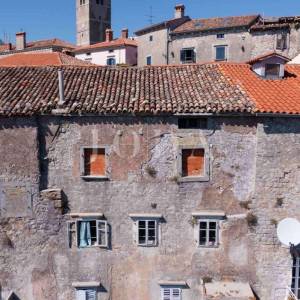 Labin, kuća sa očaravajućim pogledom na more, projektom i građevinskom dozvolom za gradnju hotela