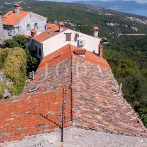 Labin, kuća sa očaravajućim pogledom na more, projektom i građevinskom dozvolom za gradnju hotela