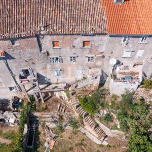 Labin, kuća sa očaravajućim pogledom na more, projektom i građevinskom dozvolom za gradnju hotela