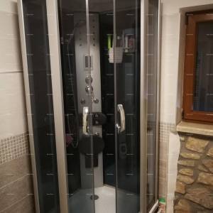 Labin okolica, Kamena kuća s bazenom i velikom okućnicom