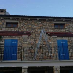 Labin okolica, Kamena kuća s bazenom i velikom okućnicom