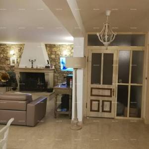 Labin okolica, Kamena kuća s bazenom i velikom okućnicom