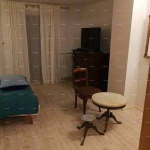 Labin okolica, Kamena kuća s bazenom i velikom okućnicom