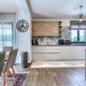 Labin, okolica, moderna Villa s bazenom i velikom okućnicom