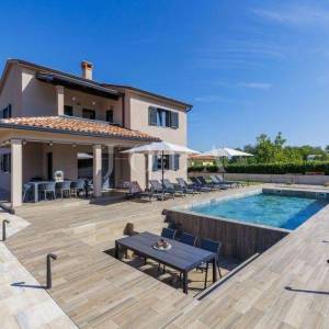Labin, okolica, moderna Villa s bazenom i velikom okućnicom