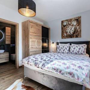 Labin, okolica, moderna Villa s bazenom i velikom okućnicom