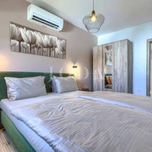 Labin, okolica, moderna Villa s bazenom i velikom okućnicom