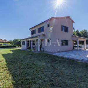 Labin, okolica, moderna Villa s bazenom i velikom okućnicom