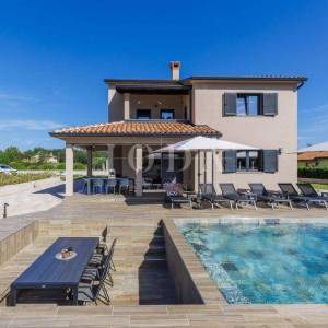 Labin, okolica, moderna Villa s bazenom i velikom okućnicom