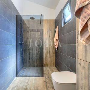 Labin, okolica, moderna Villa s bazenom i velikom okućnicom