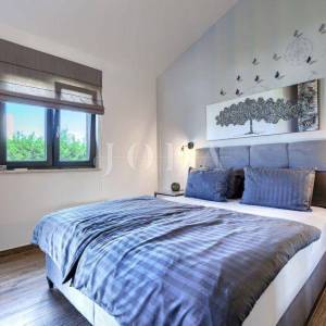 Labin, okolica, moderna Villa s bazenom i velikom okućnicom