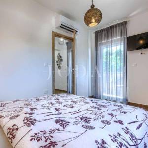 Labin, okolica, moderna Villa s bazenom i velikom okućnicom