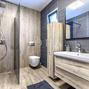 Labin, okolica, moderna Villa s bazenom i velikom okućnicom