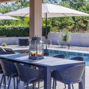 Labin, okolica, moderna Villa s bazenom i velikom okućnicom