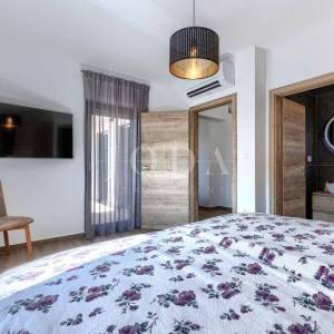 Labin, okolica, moderna Villa s bazenom i velikom okućnicom