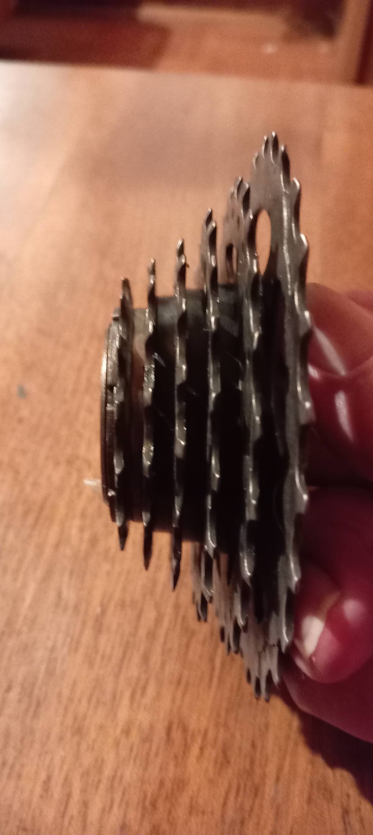 Lancanik sa 6 sajbi za bicikl.