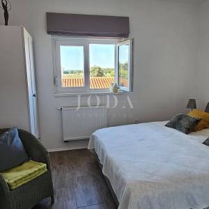 Lijepa obiteljska kuća sa bazenom,UMAG okolica