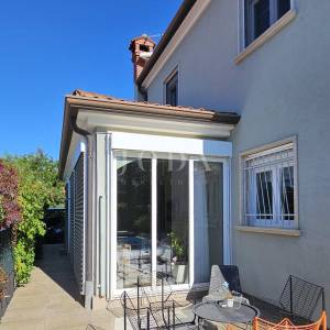 Lijepa obiteljska kuća sa bazenom,UMAG okolica