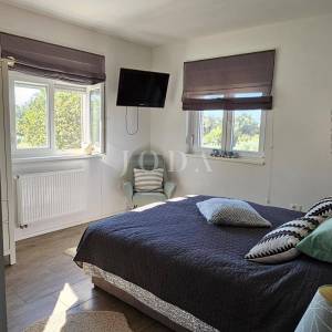 Lijepa obiteljska kuća sa bazenom,UMAG okolica