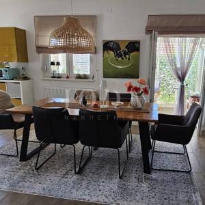 Lijepa obiteljska kuća sa bazenom,UMAG okolica