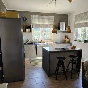 Lijepa obiteljska kuća sa bazenom,UMAG okolica