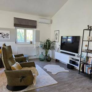 Lijepa obiteljska kuća sa bazenom,UMAG okolica