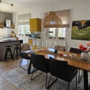 Lijepa obiteljska kuća sa bazenom,UMAG okolica