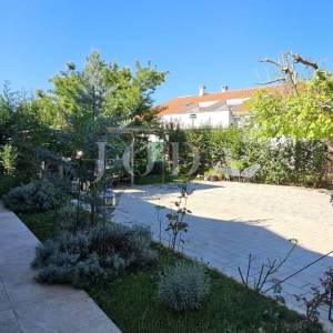 Lijepa obiteljska kuća sa bazenom,UMAG okolica