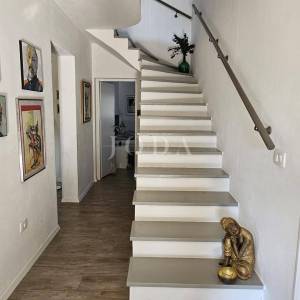 Lijepa obiteljska kuća sa bazenom,UMAG okolica