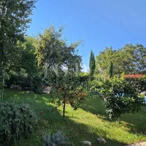 Lijepa obiteljska kuća sa bazenom,UMAG okolica