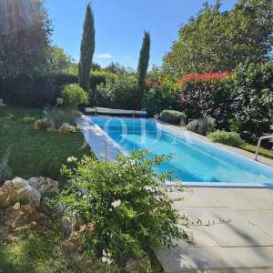 Lijepa obiteljska kuća sa bazenom,UMAG okolica