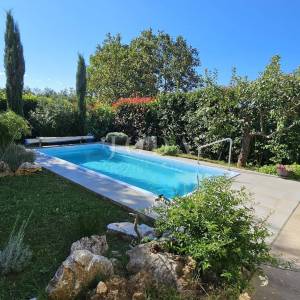 Lijepa obiteljska kuća sa bazenom,UMAG okolica