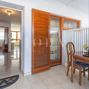 Lijepi stan sa terasom i parkirnim mjestom na atraktivnoj lokaciji,ROVINJ